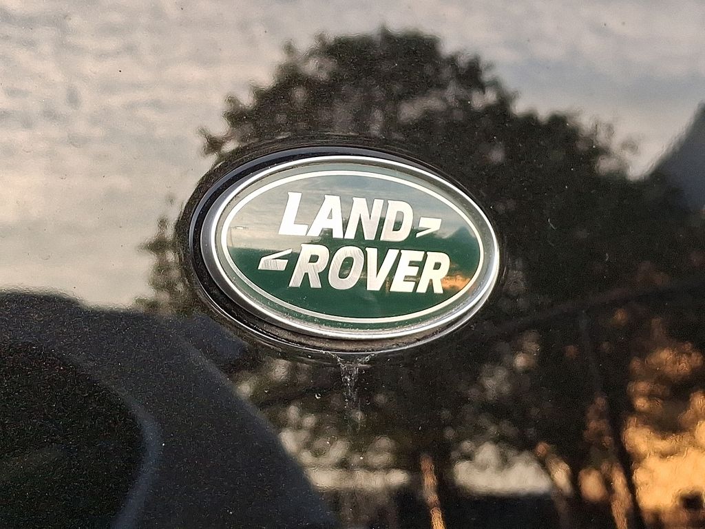Thumbnail: 2023 Land Rover Defender - 29