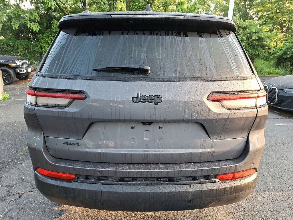 2023 Jeep Grand Cherokee Laredo 4