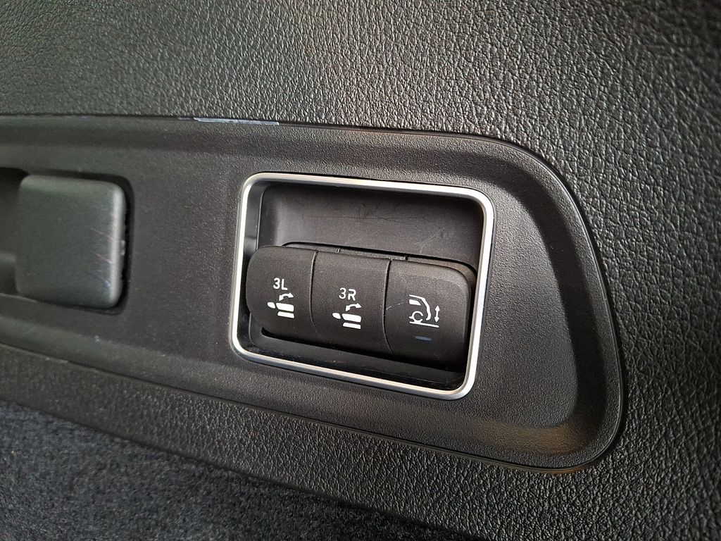 Thumbnail: 2024 Mercedes-Benz GLS - 25