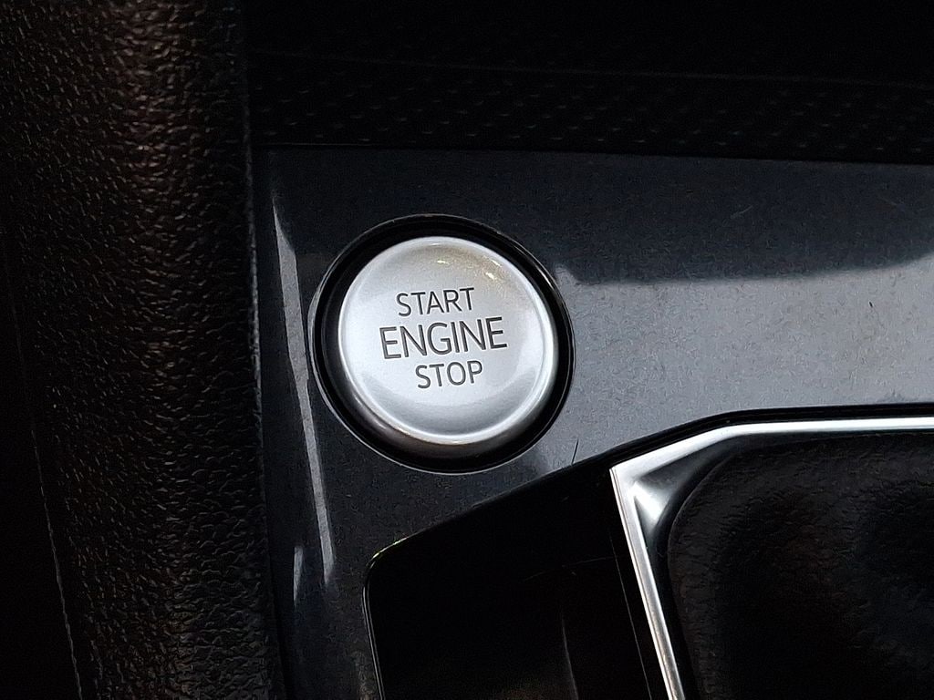 Thumbnail: 2022 Volkswagen Tiguan - 19