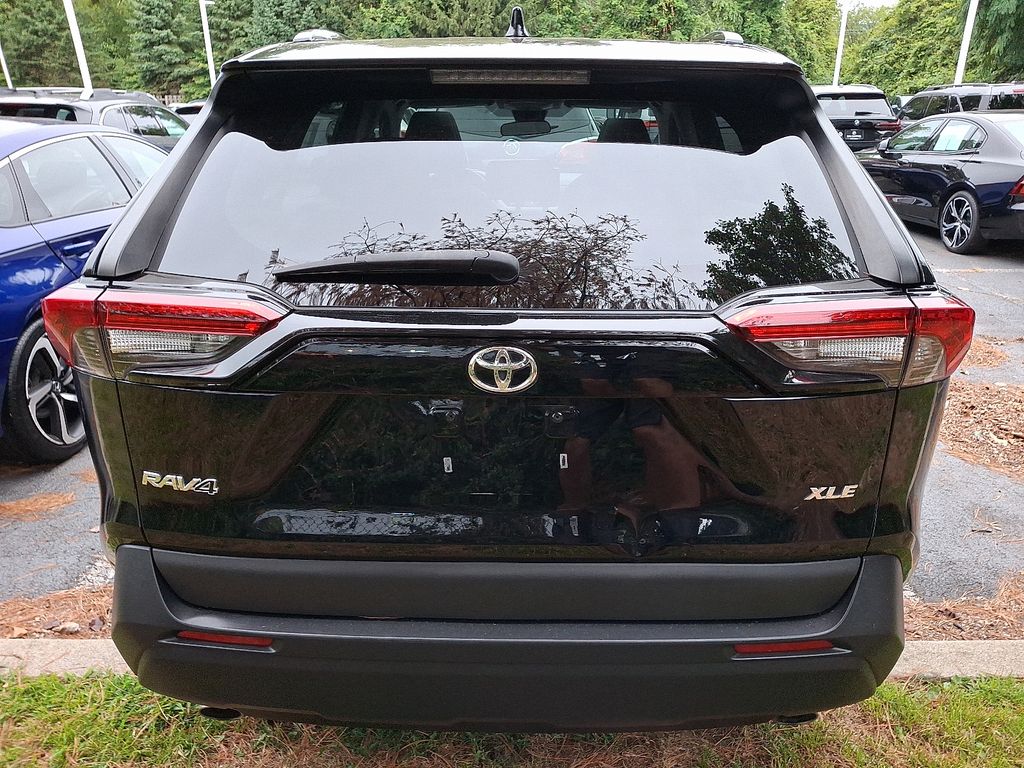 Thumbnail: 2021 Toyota RAV4 - 6