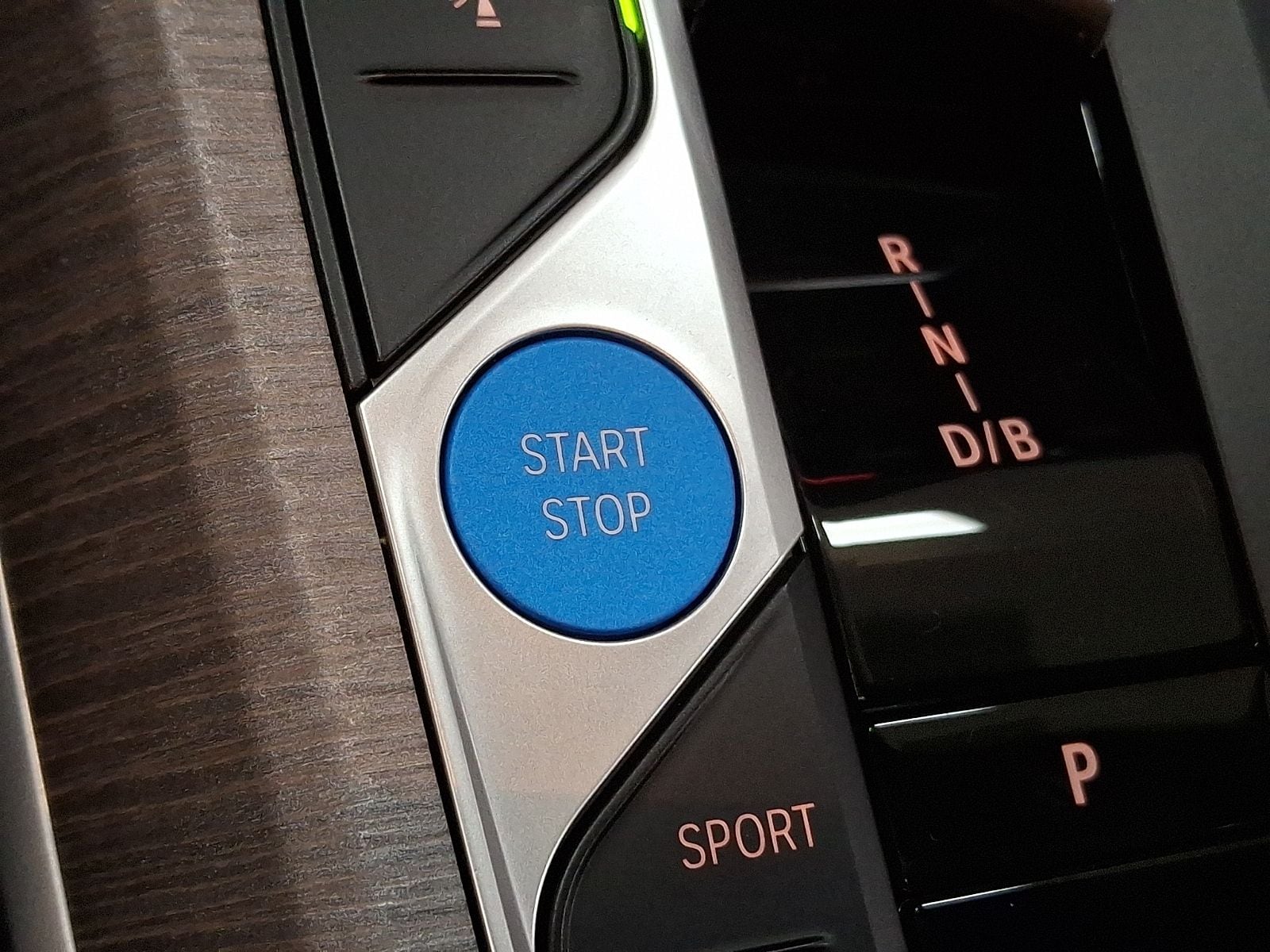 Thumbnail: 2025 BMW i4 - 19