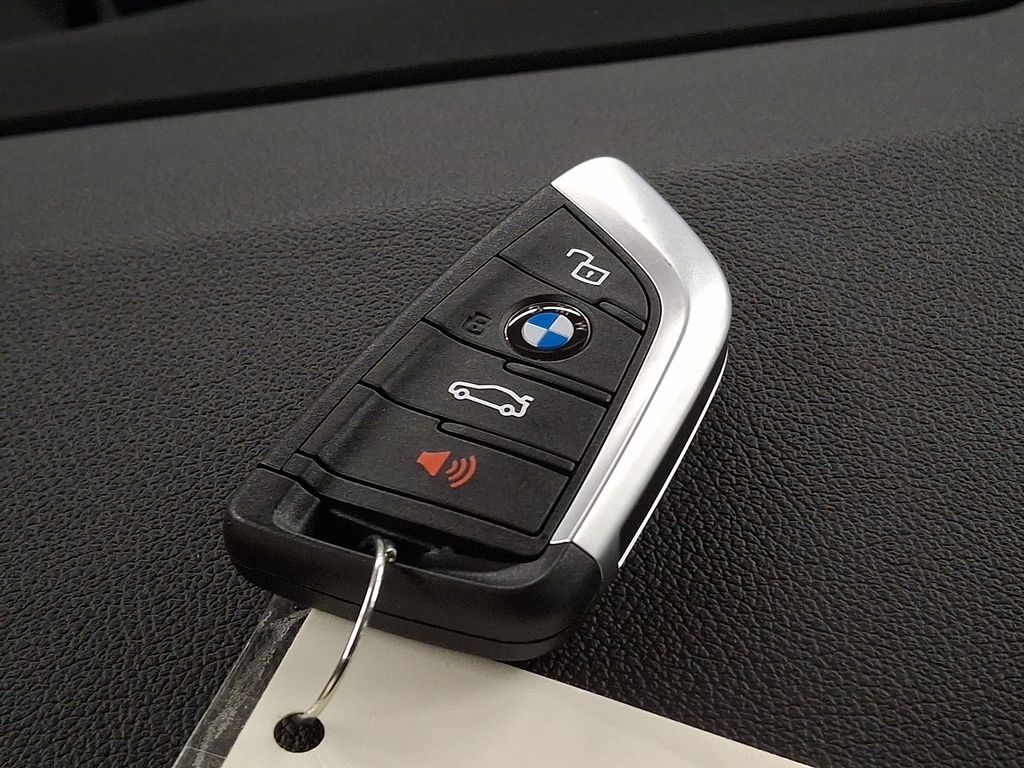 Thumbnail: 2025 BMW X4 - 21