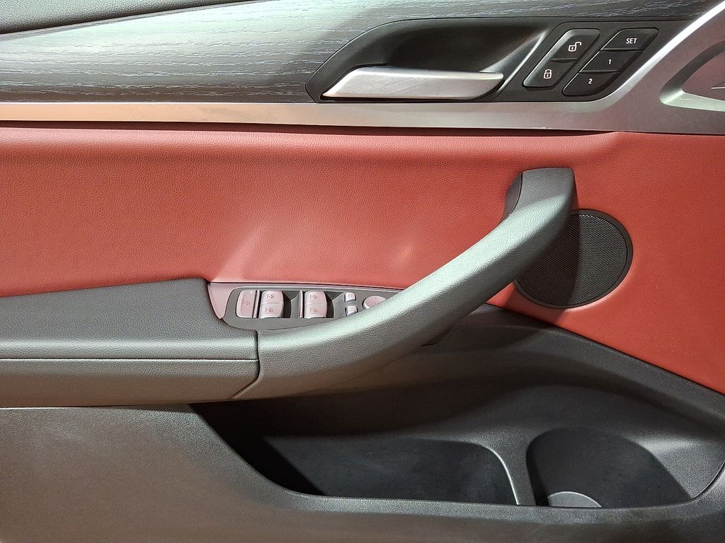 Thumbnail: 2023 BMW X4 - 8