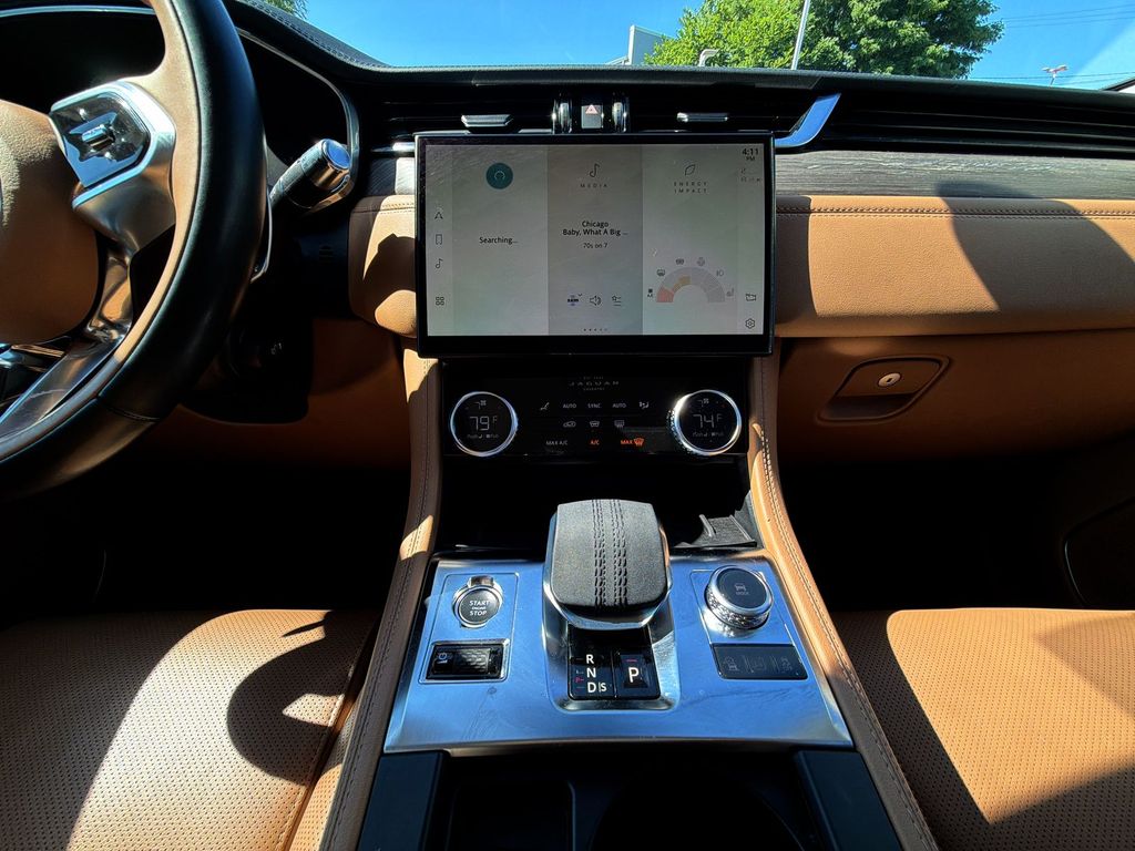 Thumbnail: 2022 Jaguar F-Pace - 24