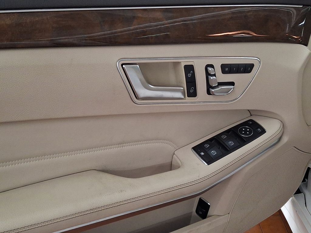 Thumbnail: 2014 Mercedes-Benz E-Class - 8