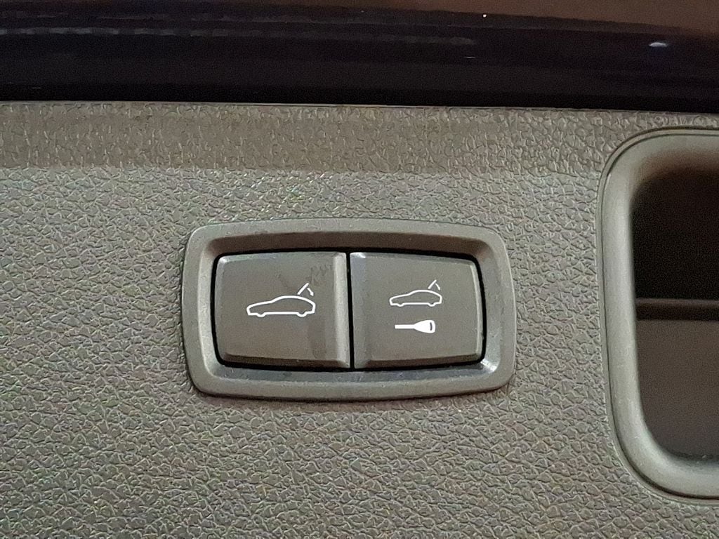 Thumbnail: 2022 Porsche Macan - 23