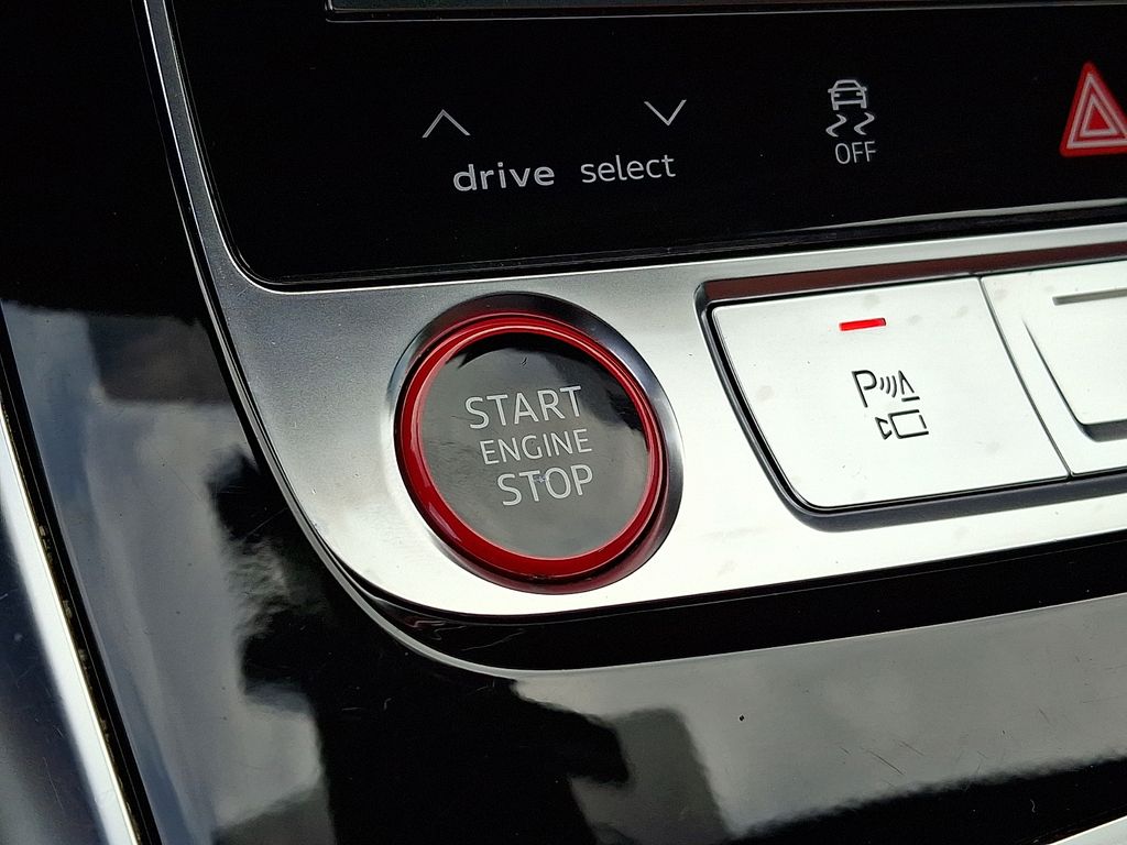 Thumbnail: 2023 Audi SQ7 - 20