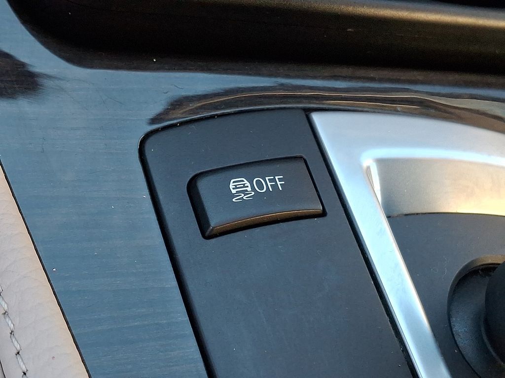 Thumbnail: 2011 BMW 5 Series - 20