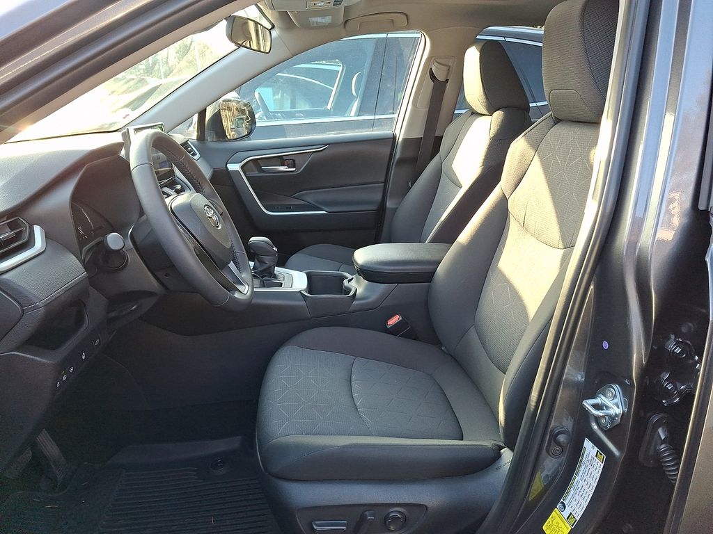 Thumbnail: 2025 Toyota RAV4 - 9