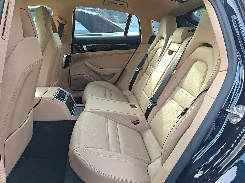 Thumbnail: 2022 Porsche Panamera - 7