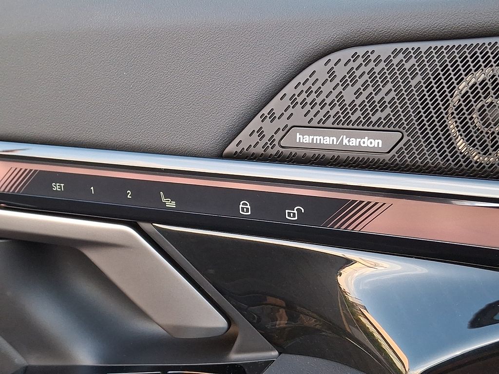 Thumbnail: 2026 BMW 5 Series - 9