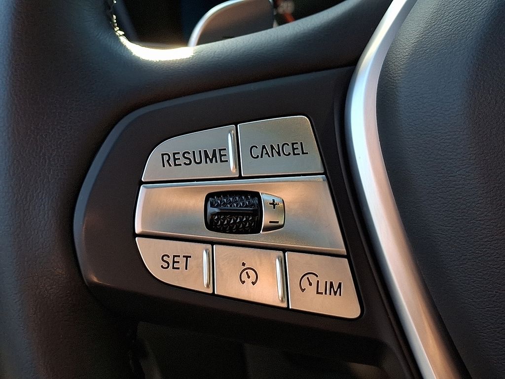 Thumbnail: 2023 BMW X4 - 14