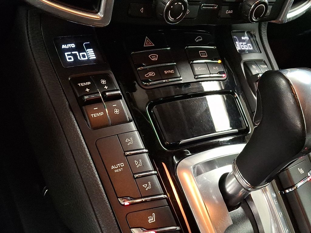 Thumbnail: 2014 Porsche Cayenne - 13