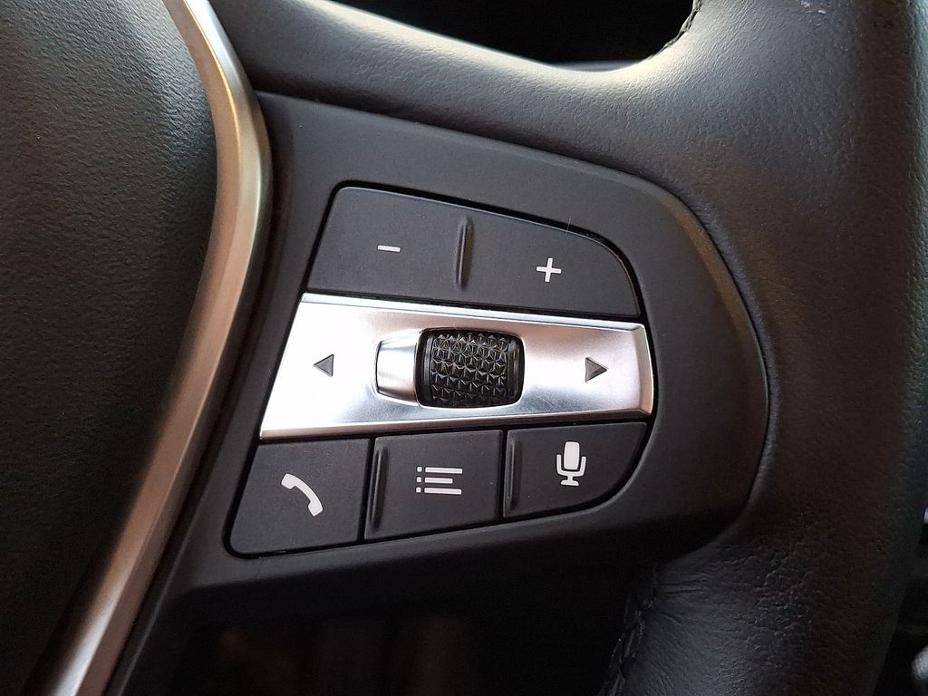 Thumbnail: 2023 BMW i4 - 18