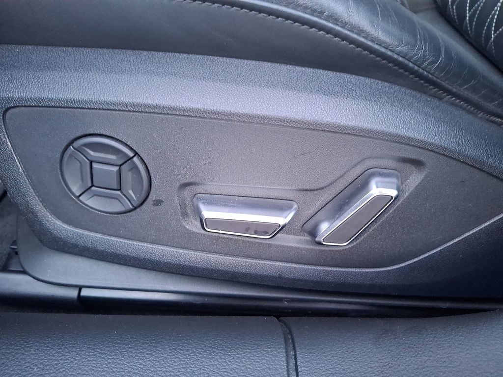 Thumbnail: 2020 Audi S6 - 8