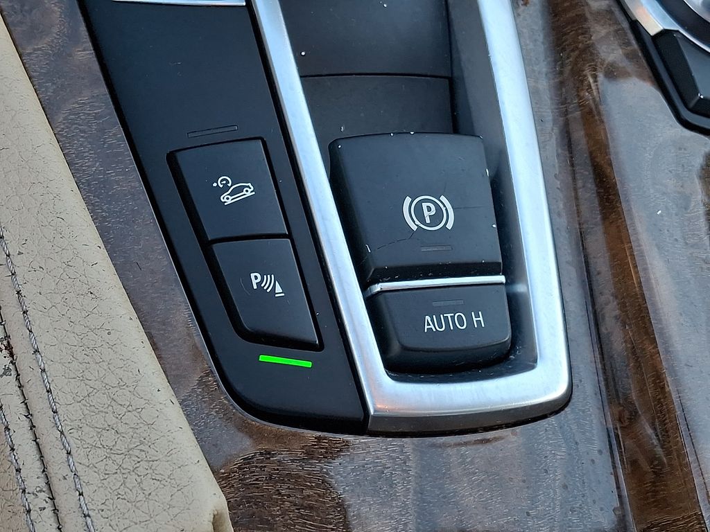 Thumbnail: 2012 BMW 5 Series - 21