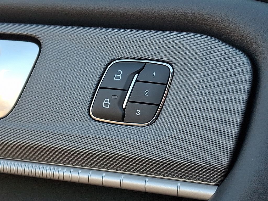 Thumbnail: 2025 Ford Explorer - 22