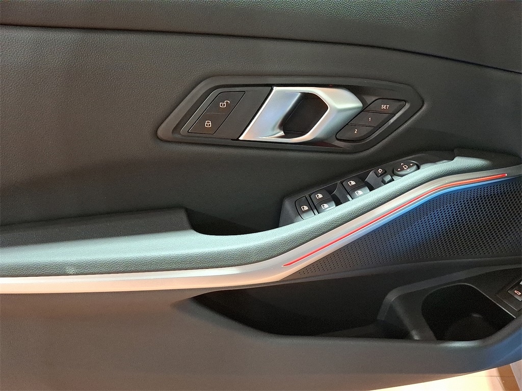 Thumbnail: 2025 BMW 3 Series - 9