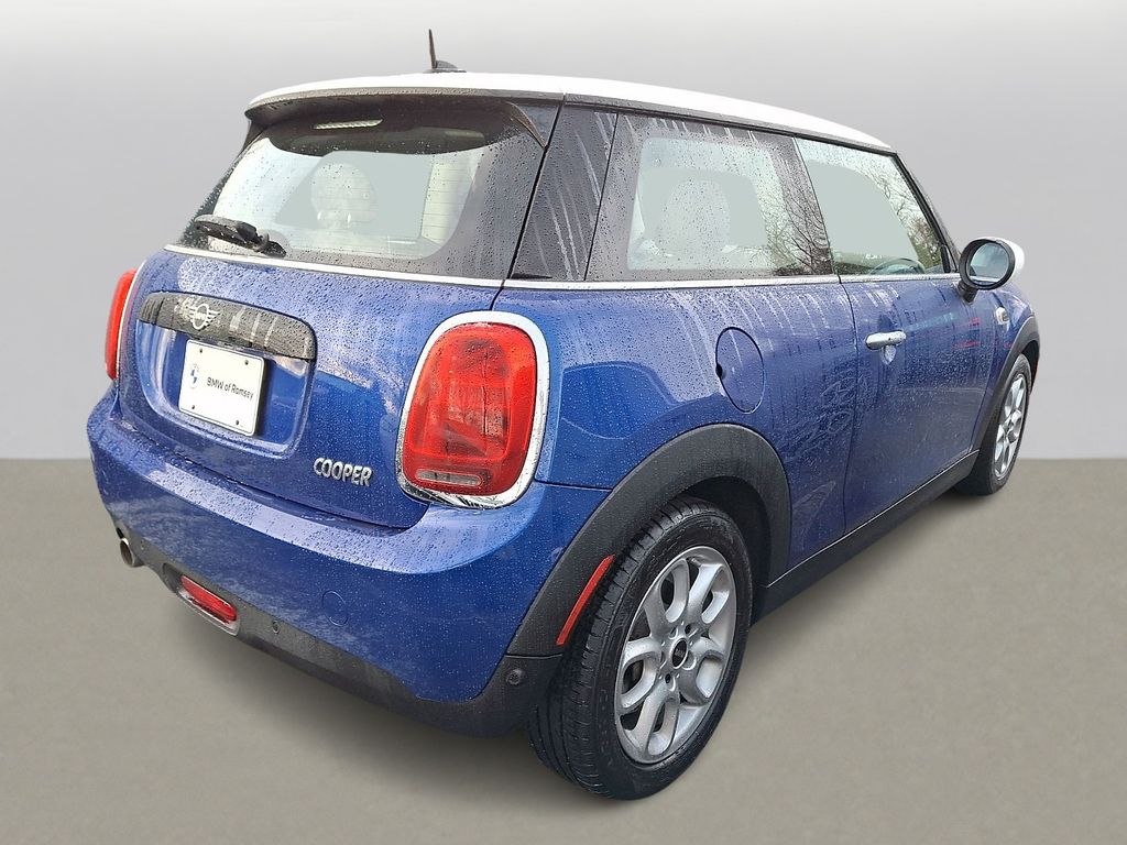 Thumbnail: 2021 MINI Cooper Hardtop - 4