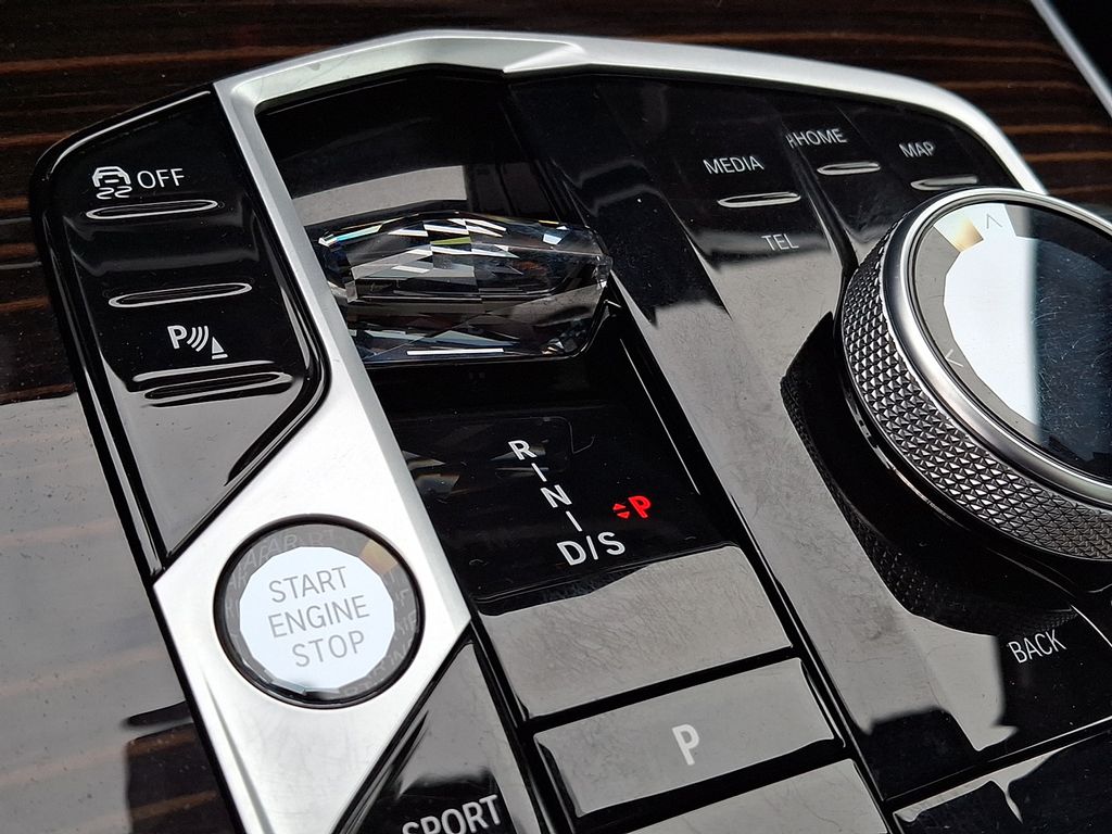 Thumbnail: 2026 BMW X7 - 14