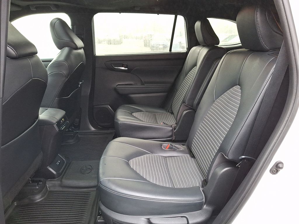 Thumbnail: 2021 Toyota Highlander - 7