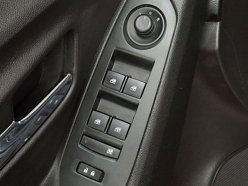 Thumbnail: 2017 Chevrolet Trax - 24