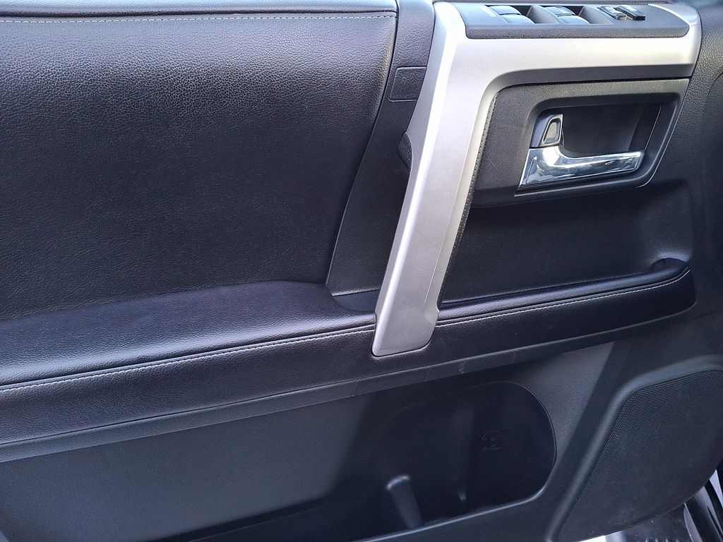 Thumbnail: 2017 Toyota 4Runner - 9