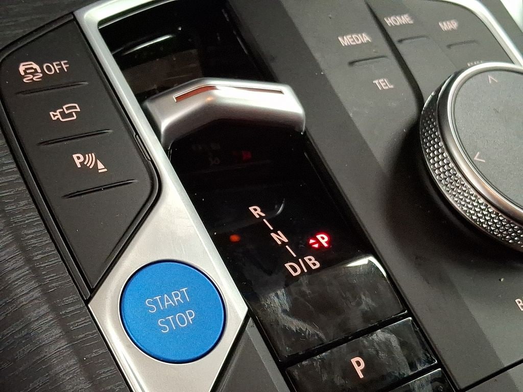 Thumbnail: 2025 BMW i4 - 12