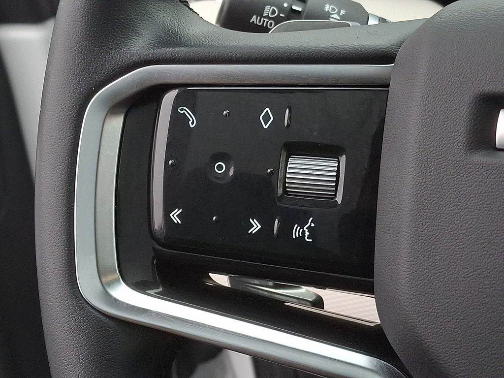 Thumbnail: 2023 Land Rover Discovery Sport - 17