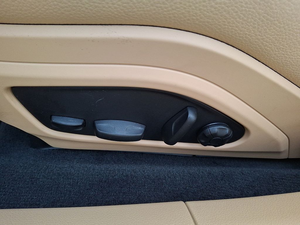 Thumbnail: 2022 Porsche Panamera - 10