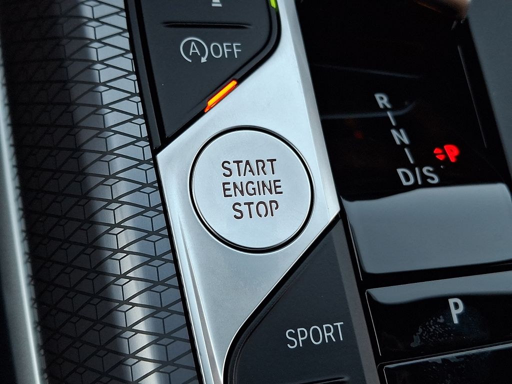 Thumbnail: 2025 BMW 3 Series - 19