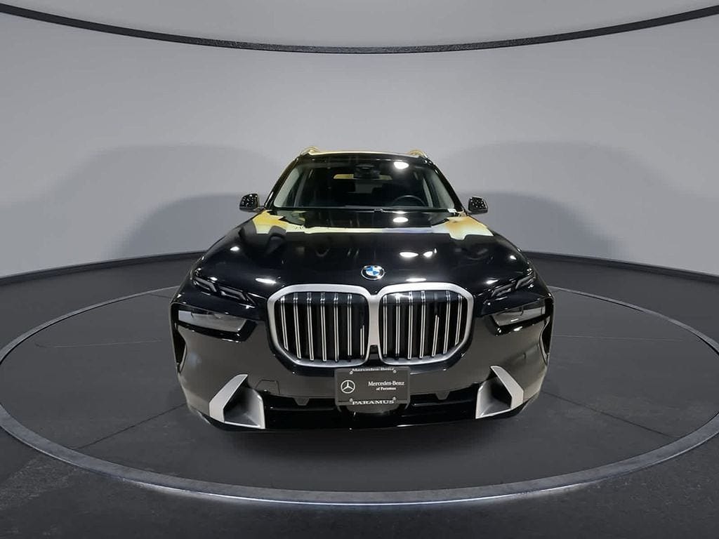 Thumbnail: 2023 BMW X7 - 4