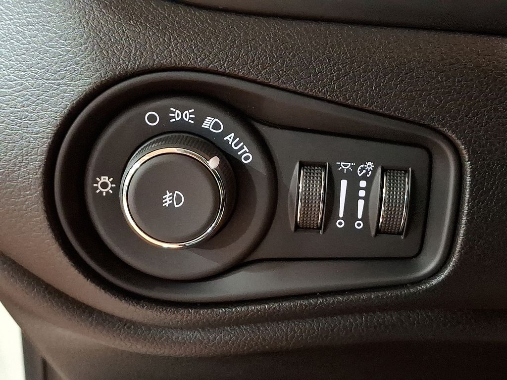 Thumbnail: 2020 Jeep Renegade - 22