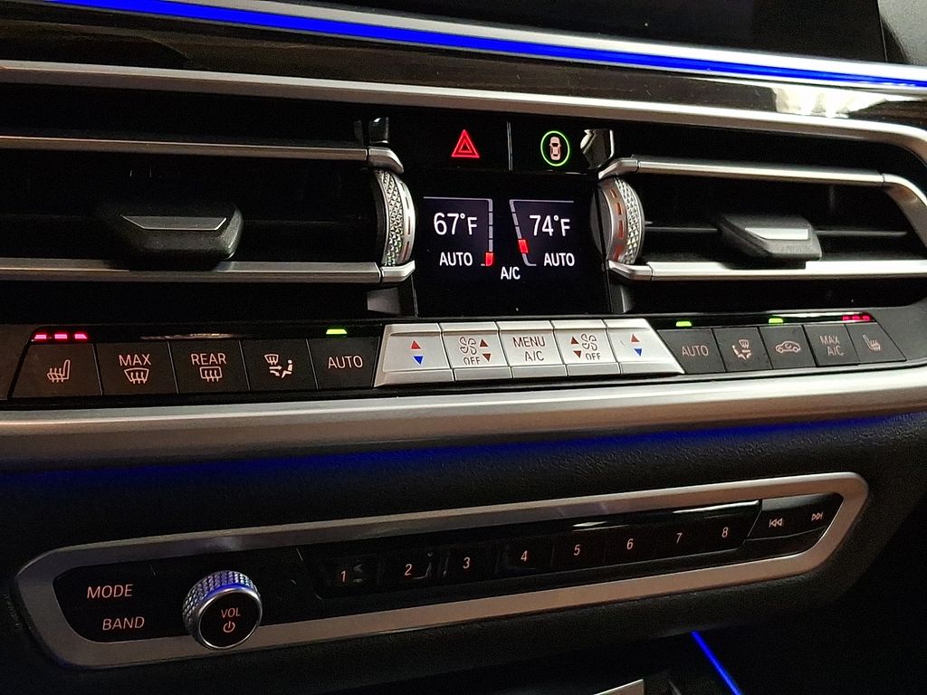 Thumbnail: 2021 BMW X7 - 15