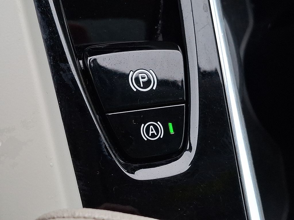 Thumbnail: 2023 Volvo XC60 - 20