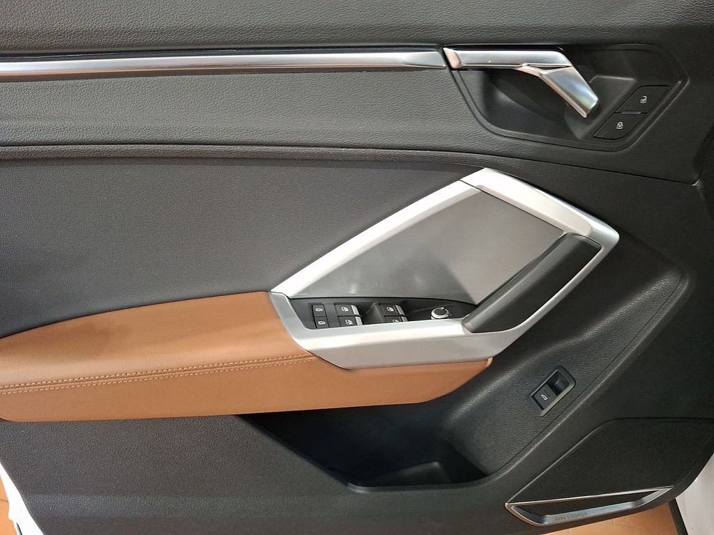 Thumbnail: 2019 Audi Q3 - 10