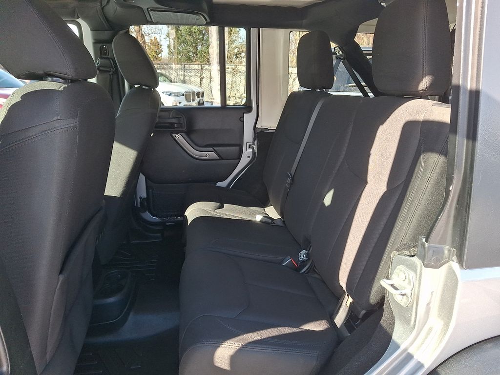 Thumbnail: 2016 Jeep Wrangler - 7
