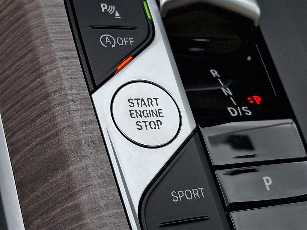 Thumbnail: 2025 BMW 3 Series - 21