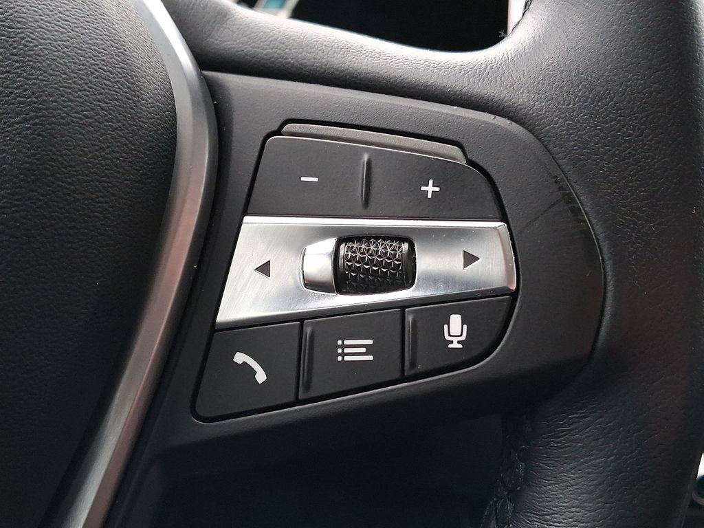 Thumbnail: 2023 BMW i4 - 19