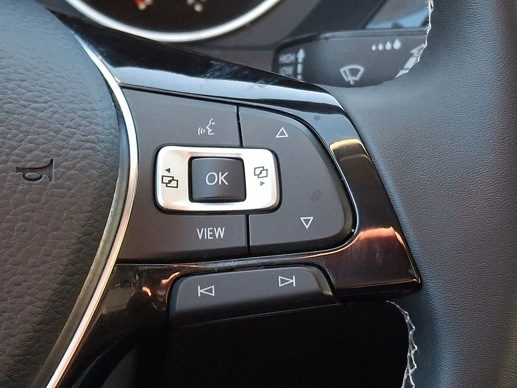 Thumbnail: 2021 Volkswagen Tiguan - 17