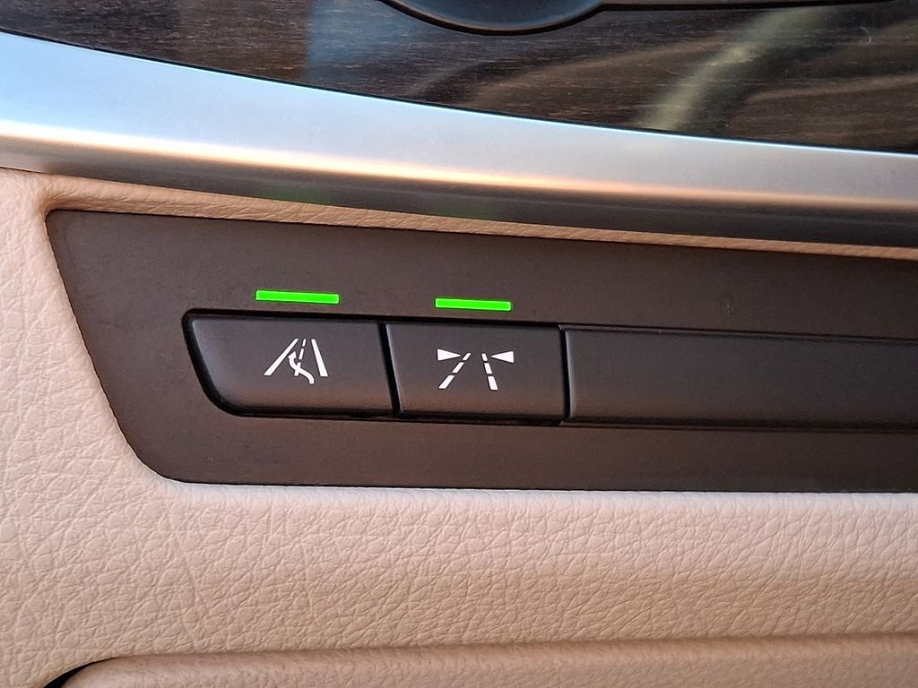 Thumbnail: 2011 BMW 5 Series - 24