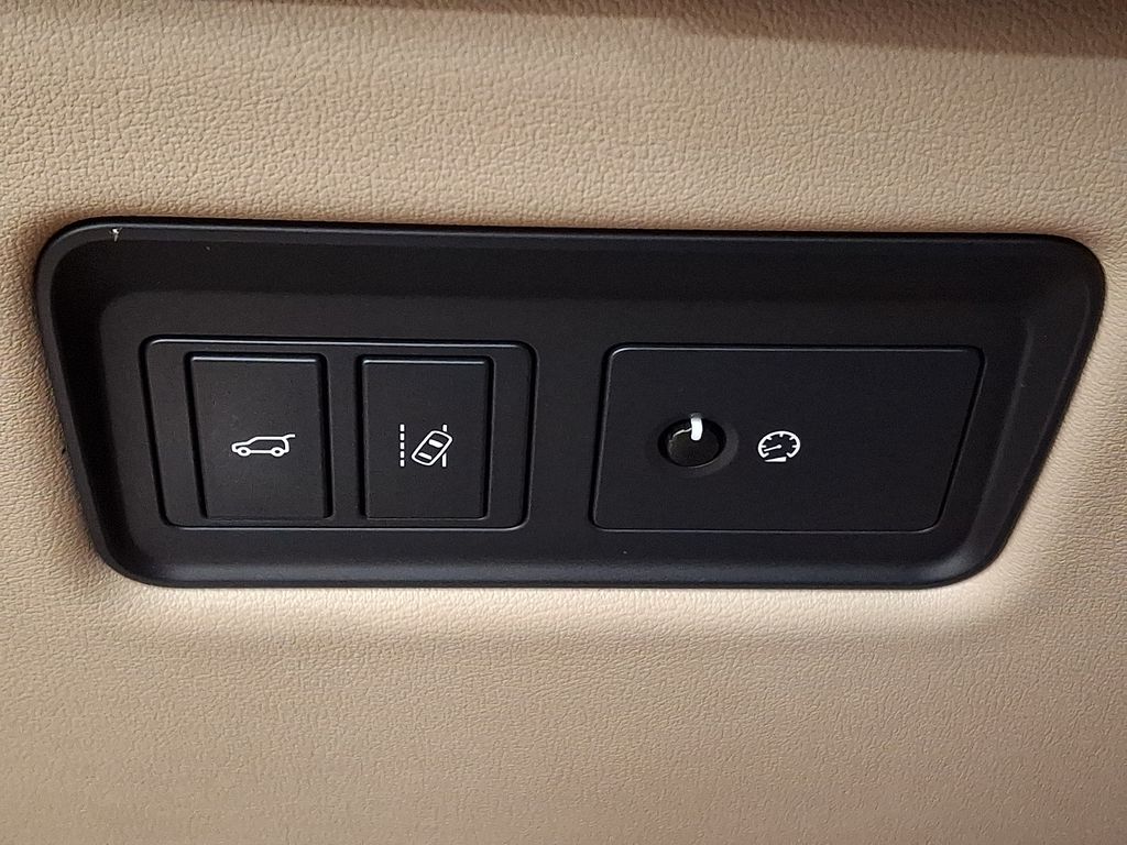 Thumbnail: 2017 Land Rover Range Rover Sport - 24