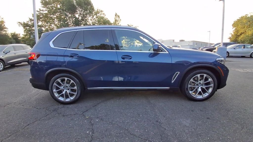 Thumbnail: 2023 BMW X5 - 9