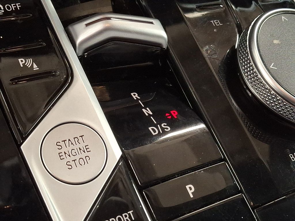 Thumbnail: 2024 BMW X7 - 12