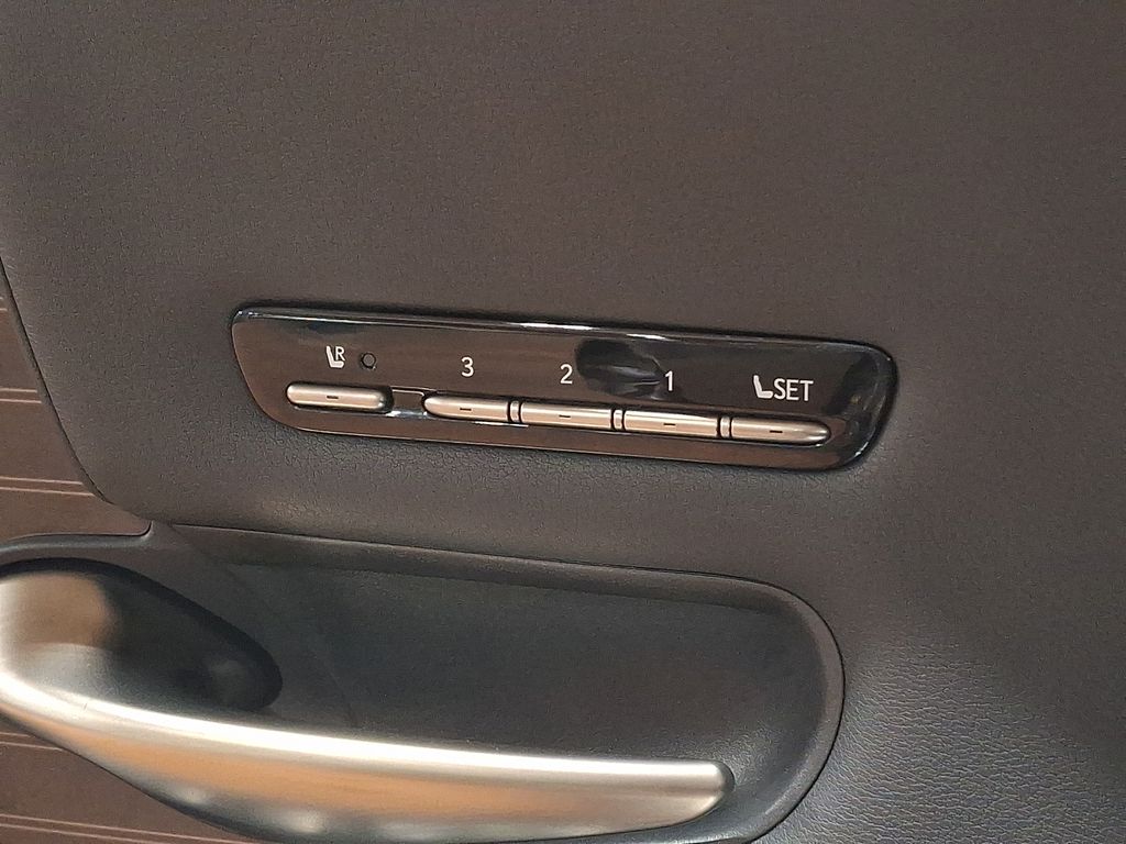 Thumbnail: 2020 Lexus LS - 24