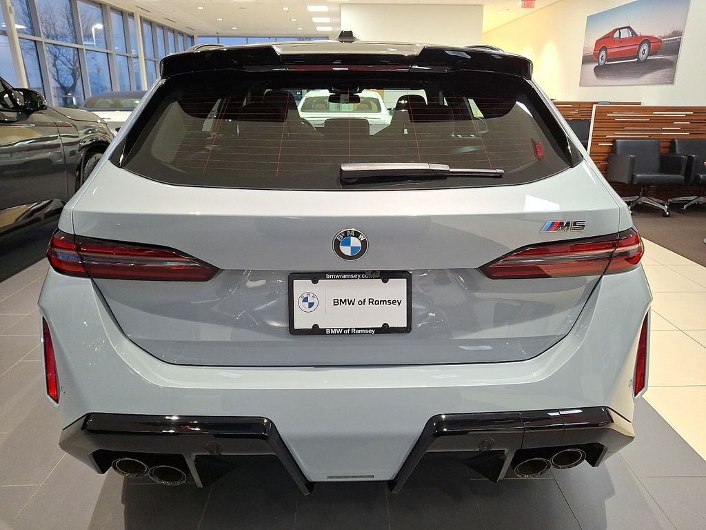 Thumbnail: 2026 BMW M5 - 4