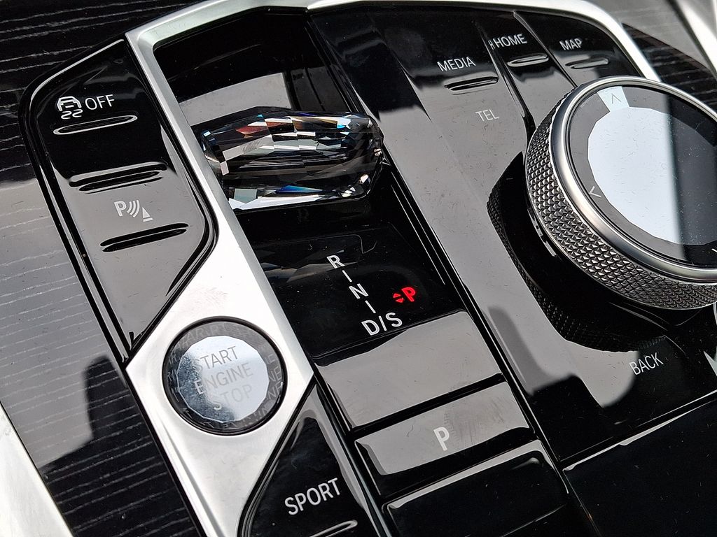 Thumbnail: 2025 BMW X6 - 13