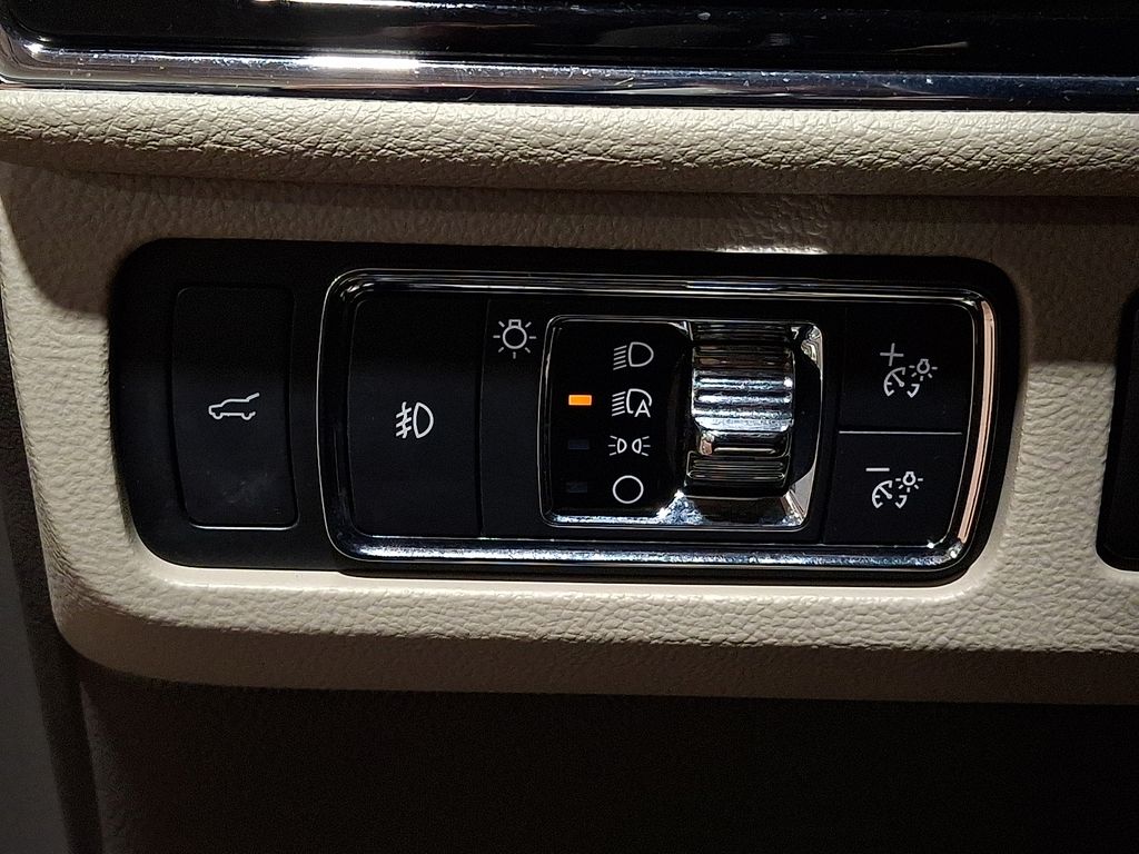 Thumbnail: 2022 Lincoln Navigator - 19