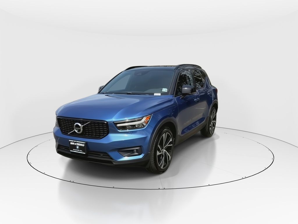 Thumbnail: 2021 Volvo XC40 - 4